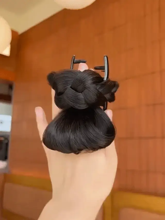 Chic Synthetic Bun Clip - Image 2