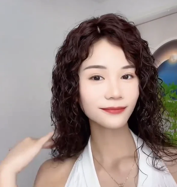 Curly Massive Smooth Hair Extension On Top - Image 7