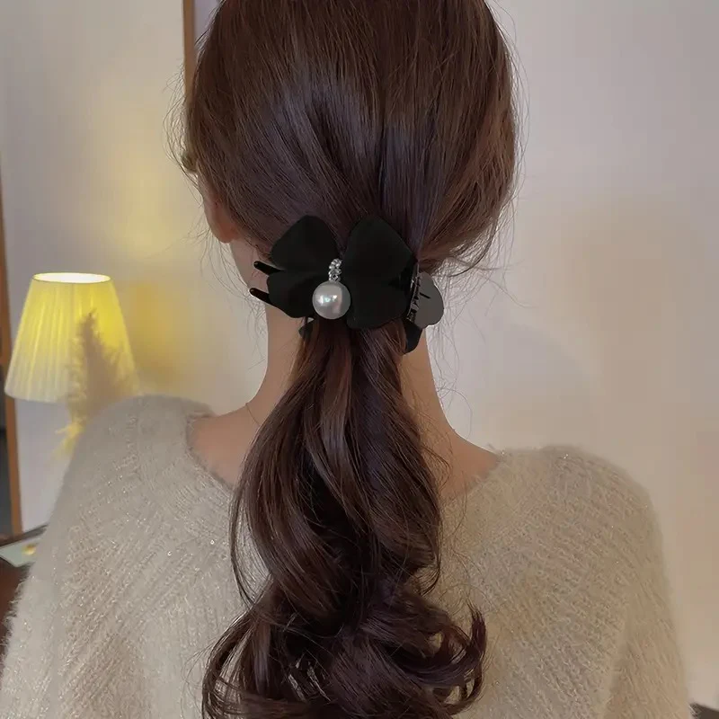 Elegant Faux Pearl Bowknot Decorative Hair Clip - Image 3