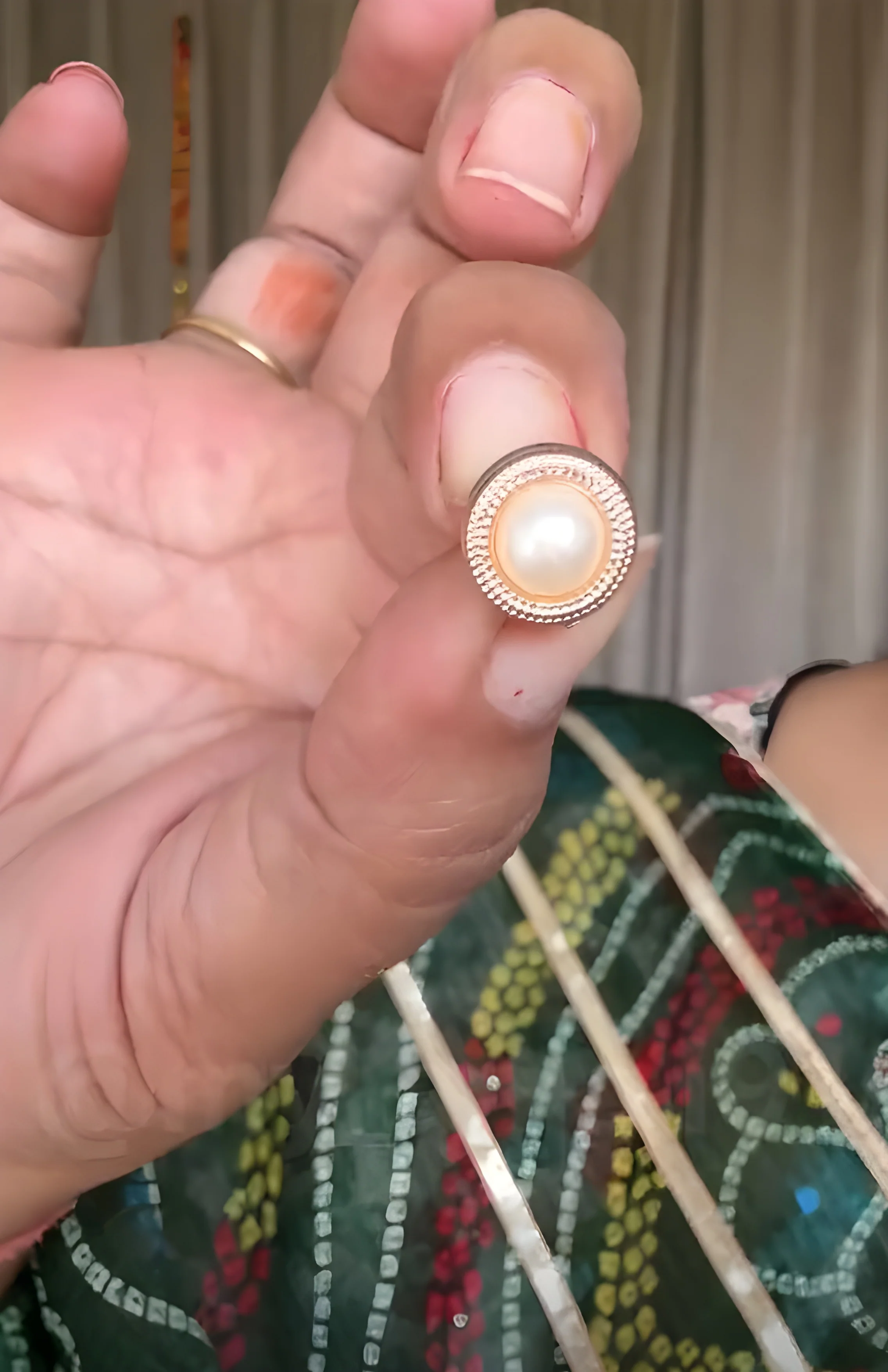 Detachable Hidden Clip for Sweaters, Shirts & Cardigans - Image 2