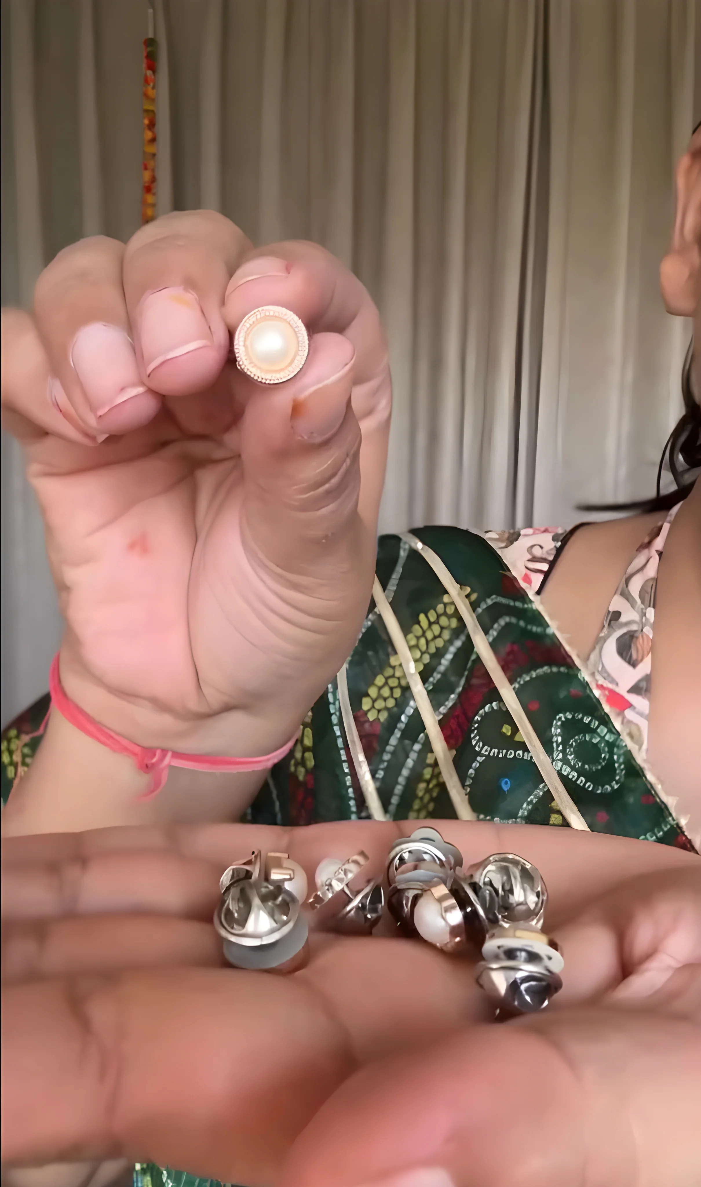 Detachable Hidden Clip for Sweaters, Shirts & Cardigans - Image 3