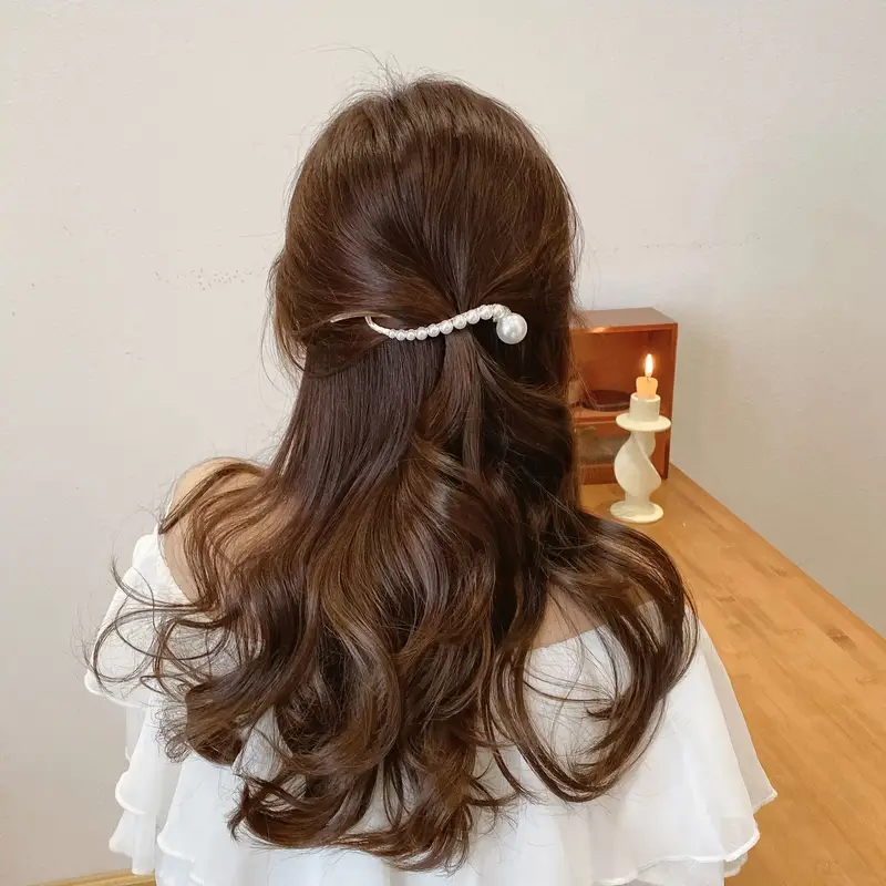 Pearl Twist Clasp Hair Clip - Image 3